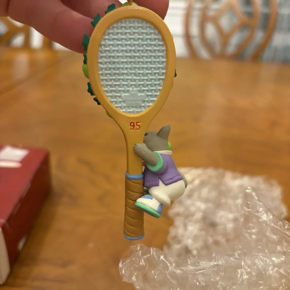 HALLMARK KEEPSAKE CHRISTMAS ORNAMENT 1995‎ IN BOX TENNIS ANYONE? Mouse tennis
